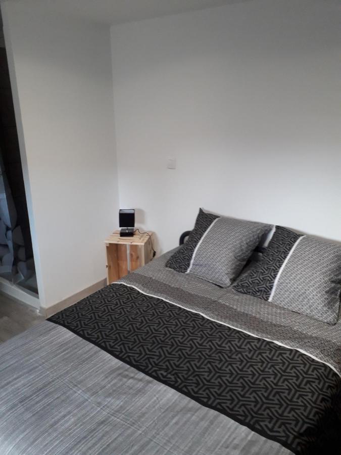 Les Tremieres Bed & Breakfast Saint-Paul-des-Fonts Luaran gambar